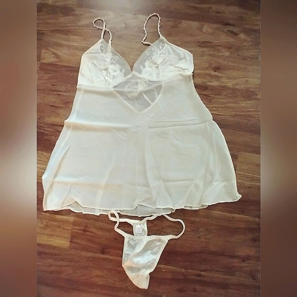 Victoria🌸Secret 100% Silk Short Nighty & Robe Set Thong panties included - Picture 10 of 12